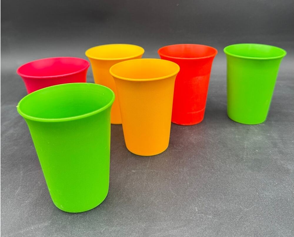 Lot/6 Tupperware 8 oz. Kids Tumblers Cups 2-Yellow 2-Green 1-Pink 1-Orange